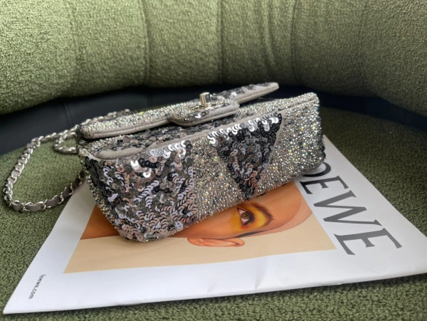 WellDesigned CHANEL FLAP BAG 459 - Image 7