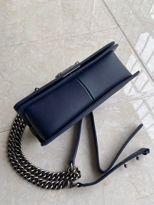 WellDesigned CHANEL BOY BAG 260 - Image 5