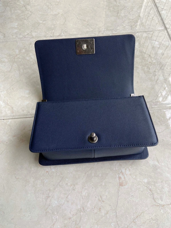 WellDesigned CHANEL BOY BAG 260 - Image 6