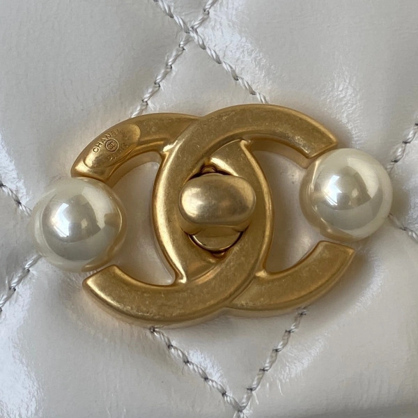 CHANEL FLAP BAG Affordable 521 - Image 5