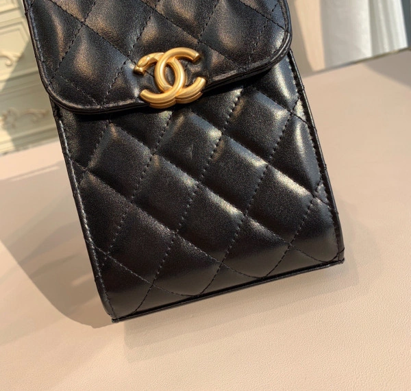 CHANEL PHONE HOLDER WITH CHAIN UrbanStyle 550 - Image 9