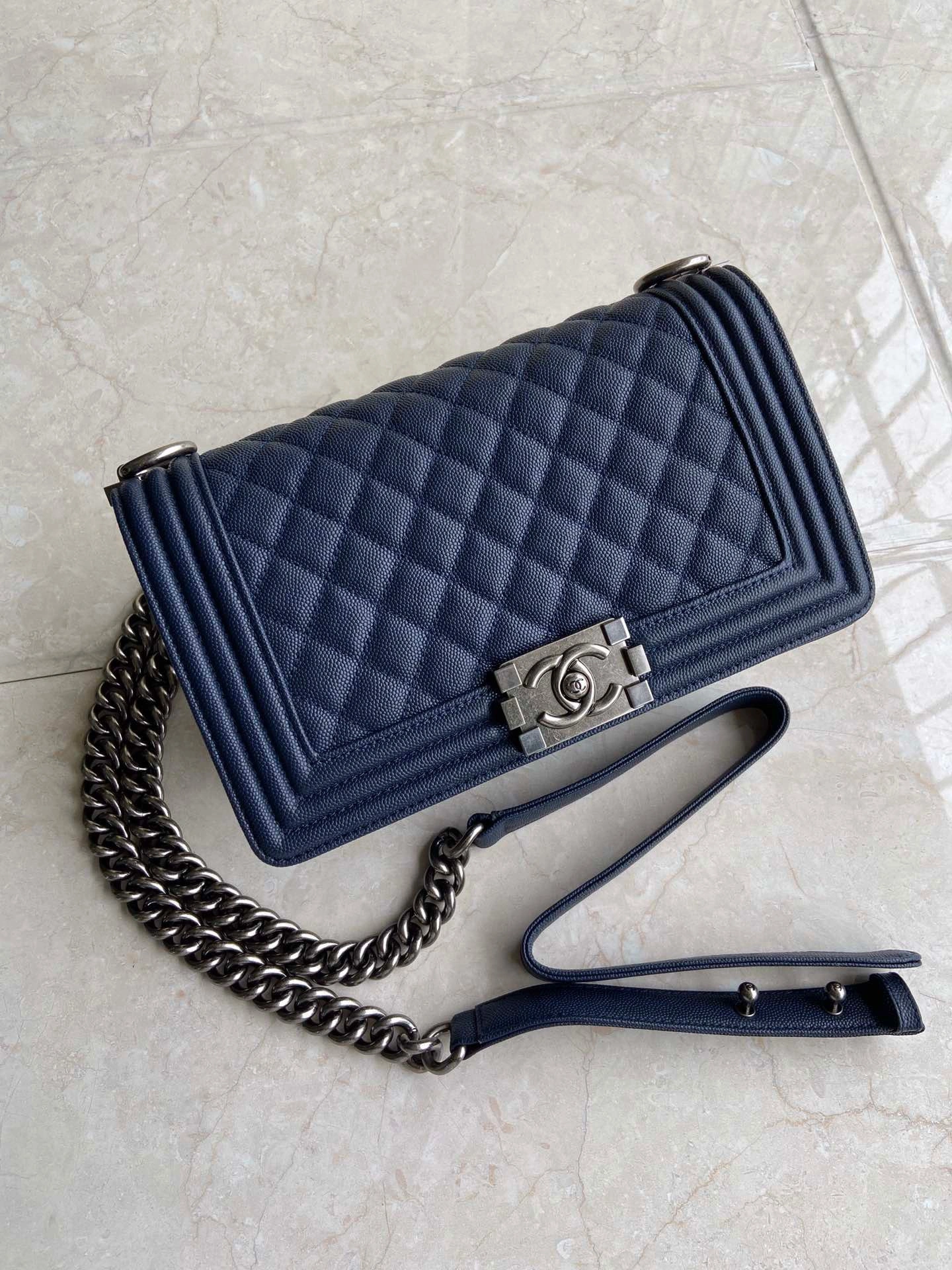 WellDesigned CHANEL BOY BAG 260