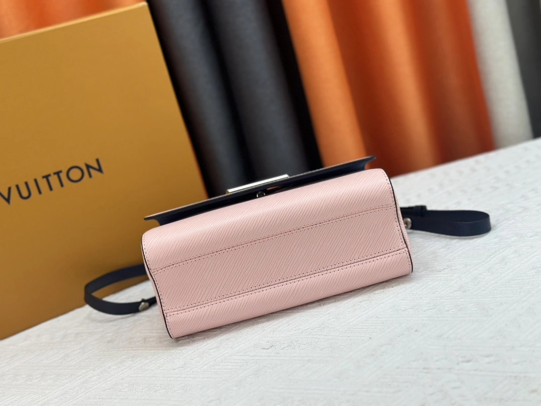 Affordable 5932 Louis Vuitton AAA Quality Messenger Bags For Women - Image 5