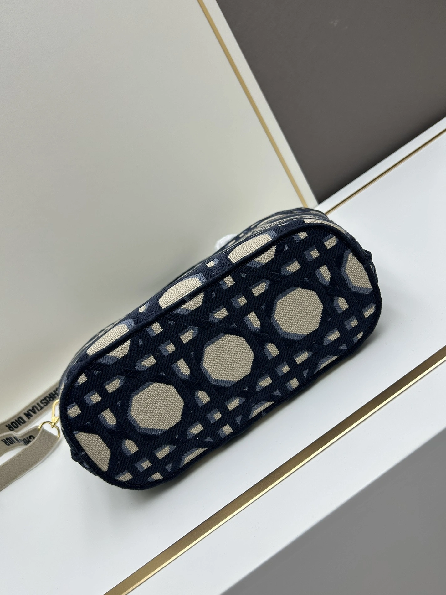 Affordable 9774 Christian Dior AAA Quality Handbags For Women - Image 5