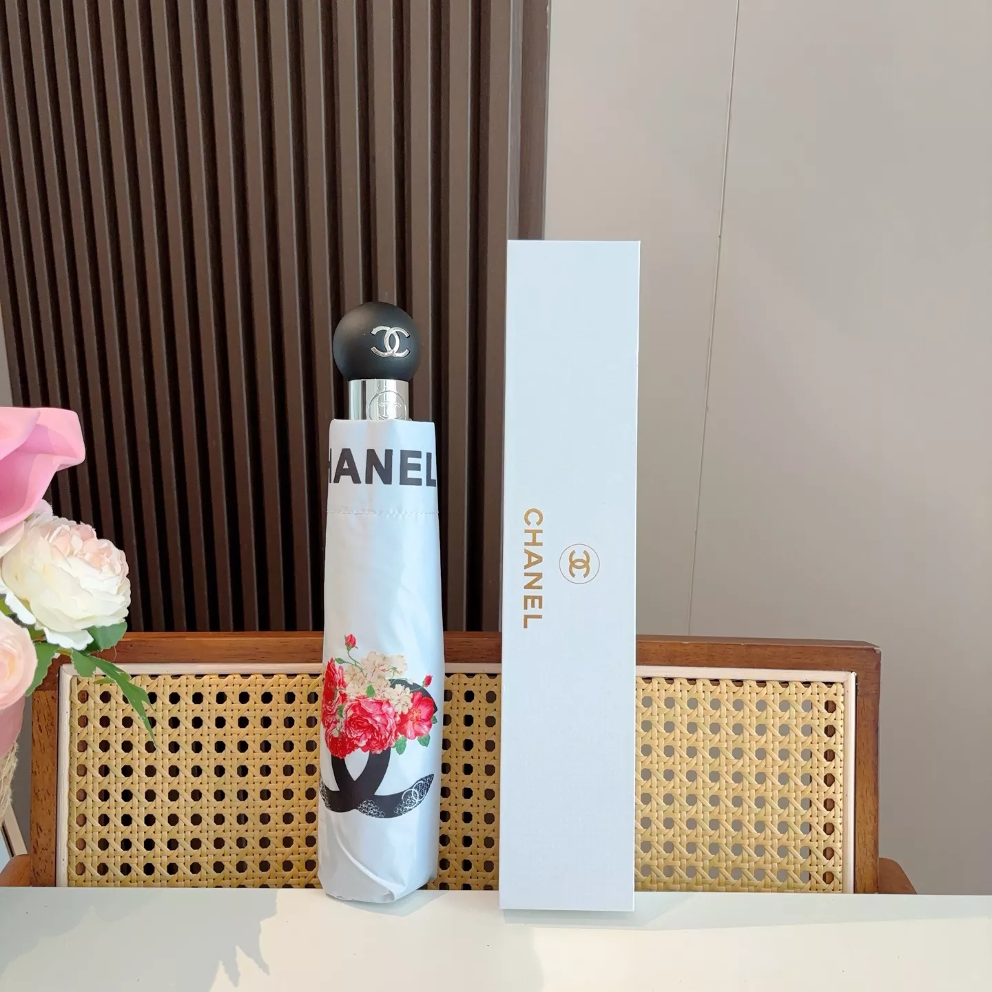 Bold 2122 Chanel Umbrellas - Image 3