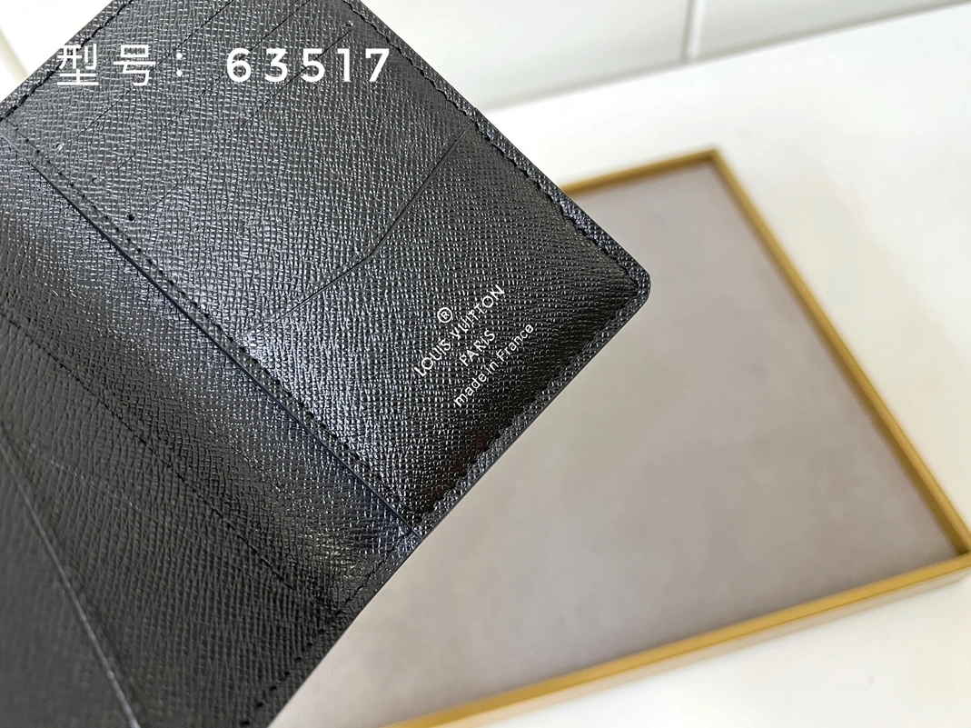 Bold 3882 Louis Vuitton LV Card Case For Unisex - Image 4