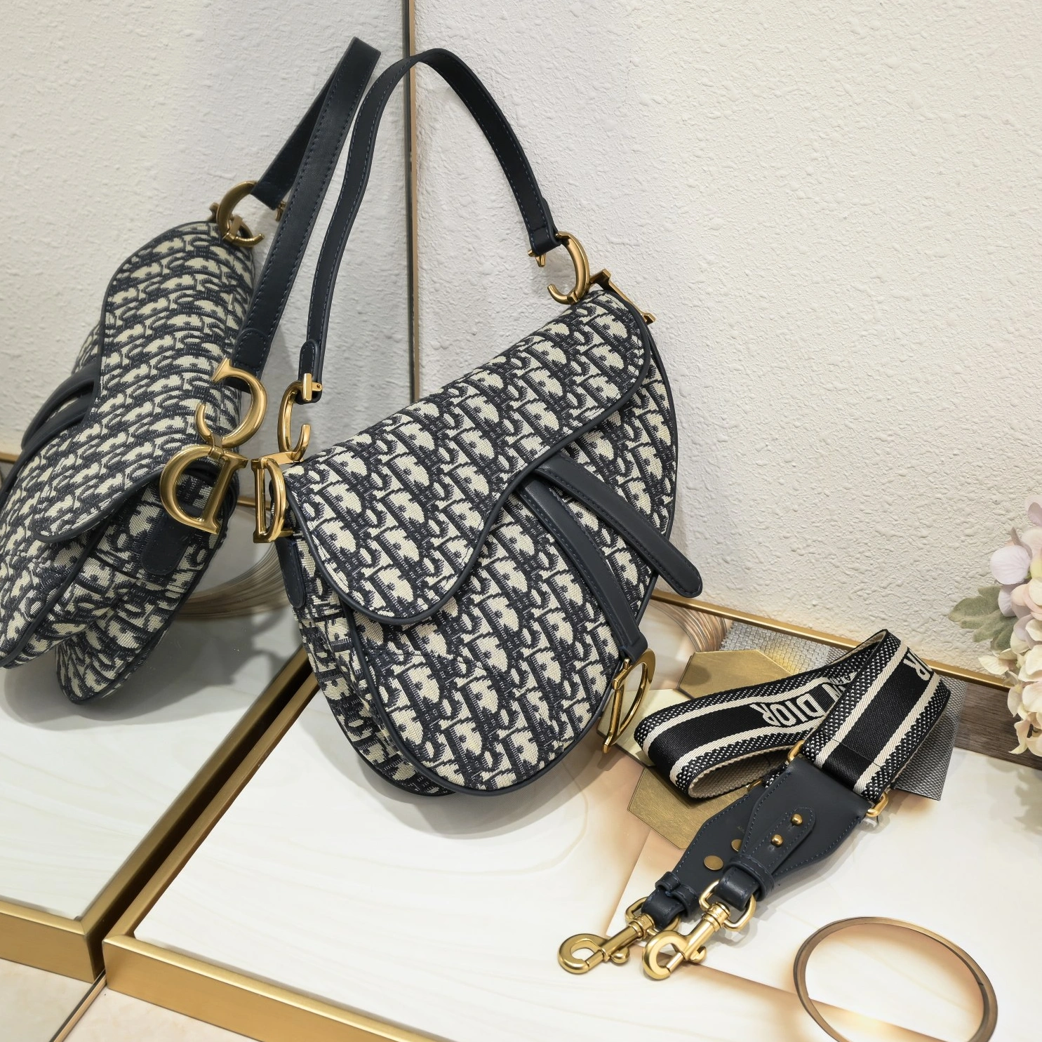 Bold 4977 Christian Dior AAA Quality Messenger Bags For Women