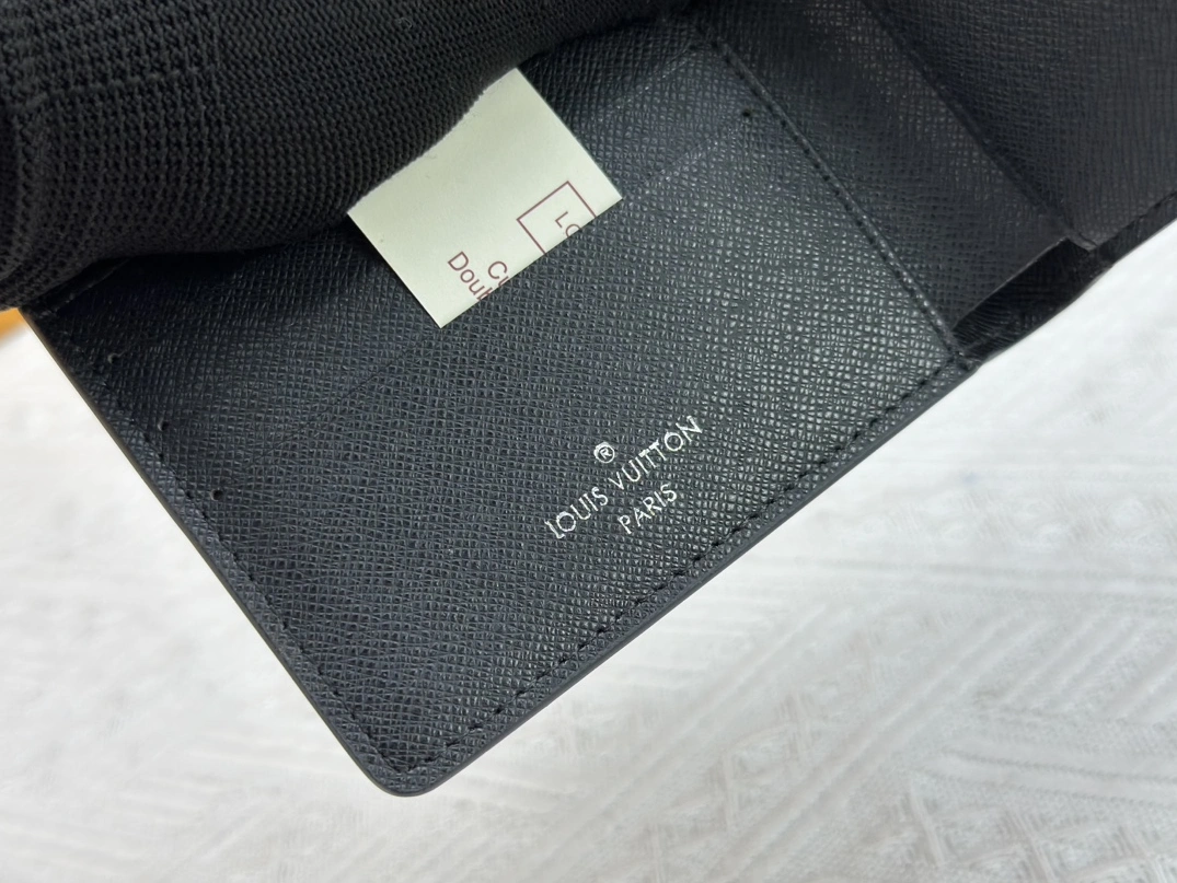 Breathable 388 Louis Vuitton LV Wallets - Image 7
