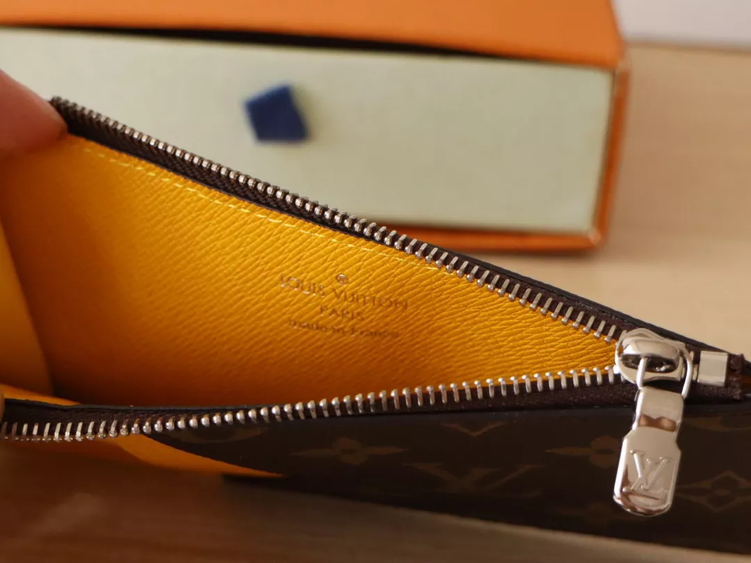 Breathable 7795 Louis Vuitton LV Card Case - Image 7