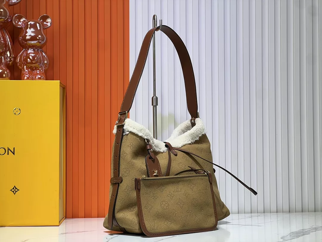 Bright 4990 Louis Vuitton AAA Quality Shoulder Bags For Women