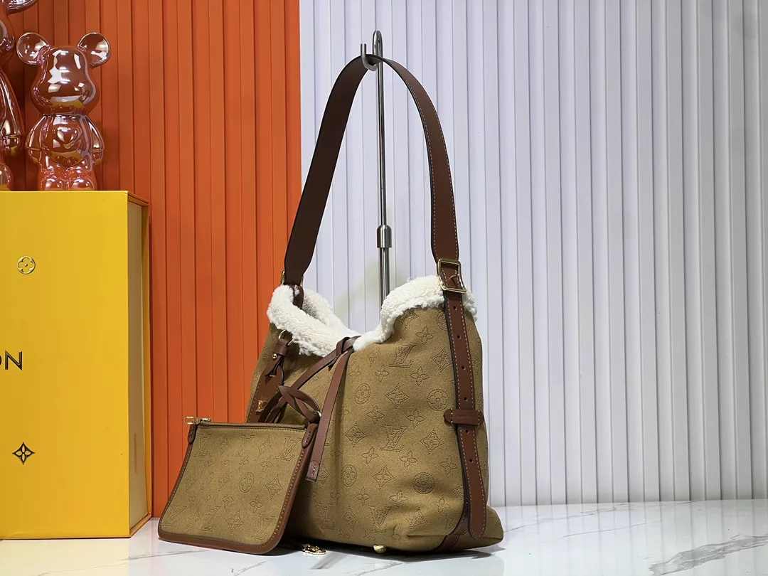 Bright 4990 Louis Vuitton AAA Quality Shoulder Bags For Women - Image 3