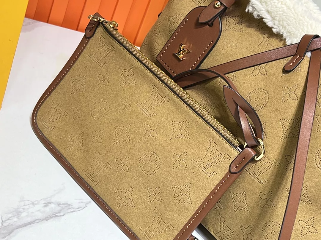 Bright 4990 Louis Vuitton AAA Quality Shoulder Bags For Women - Image 4