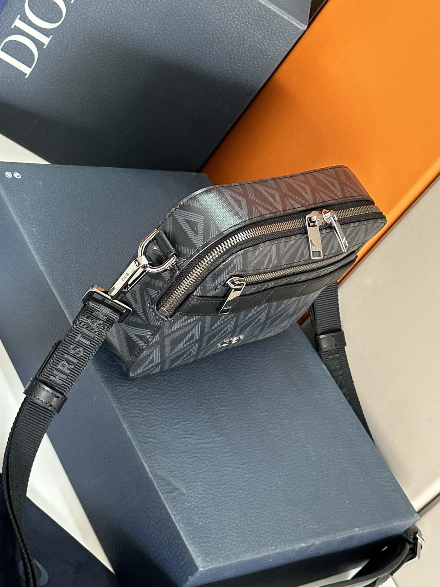 Bright 8816 Christian Dior AAA Man Messenger Bags - Image 3