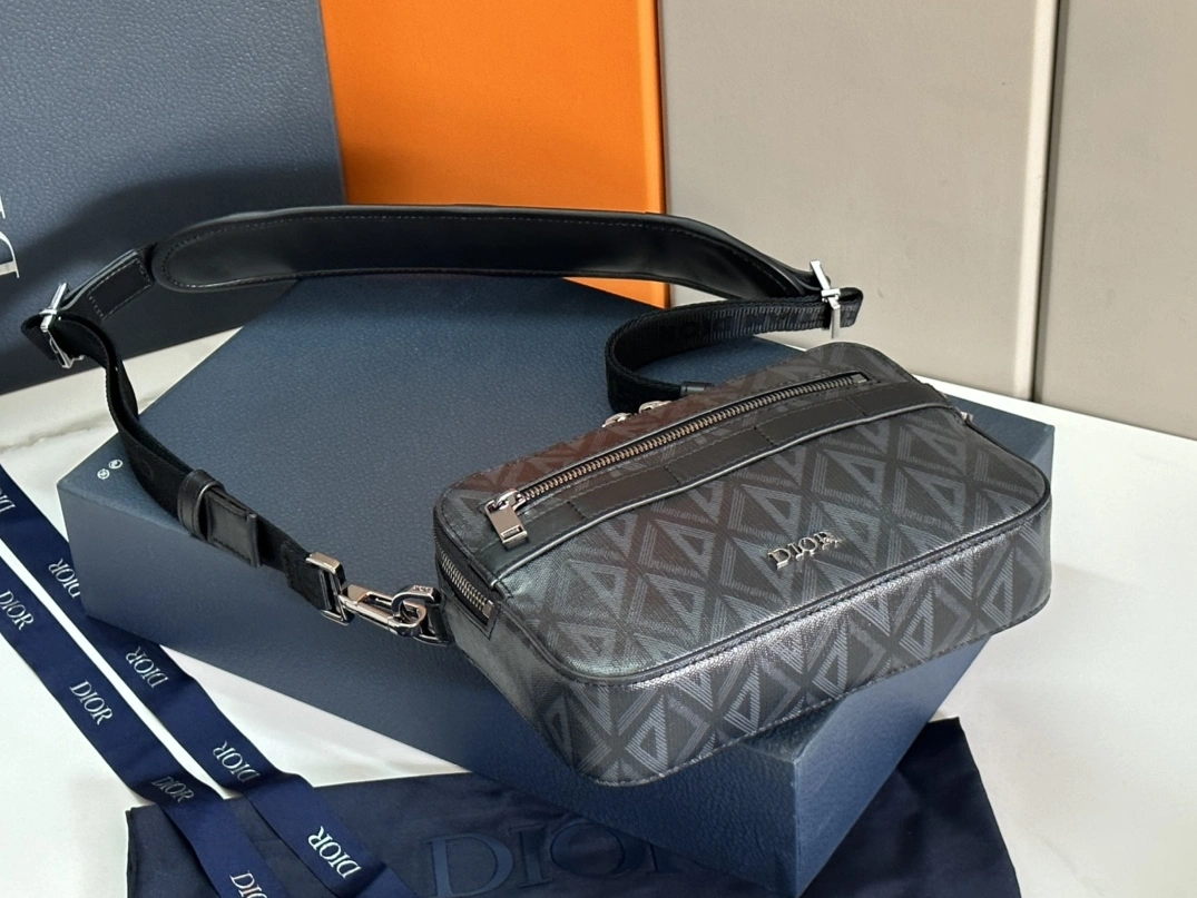 Bright 8816 Christian Dior AAA Man Messenger Bags - Image 4
