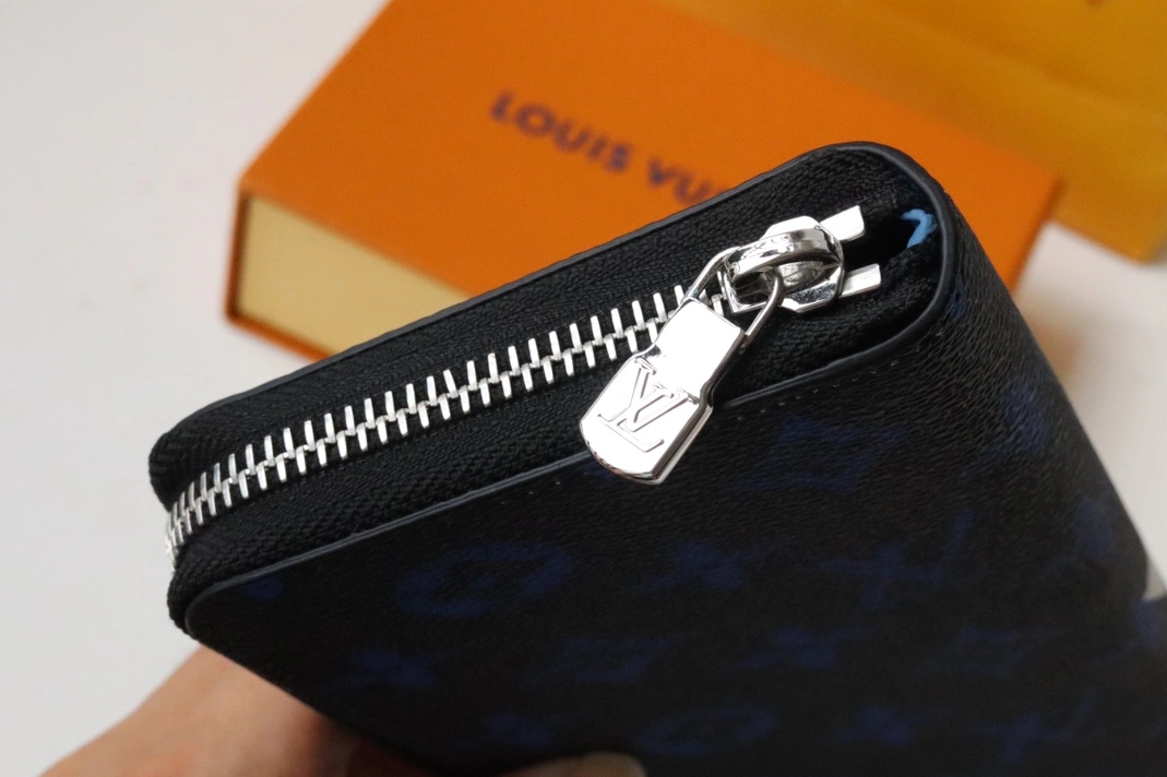 Bright 9038 Louis Vuitton AAA Quality Wallets - Image 3