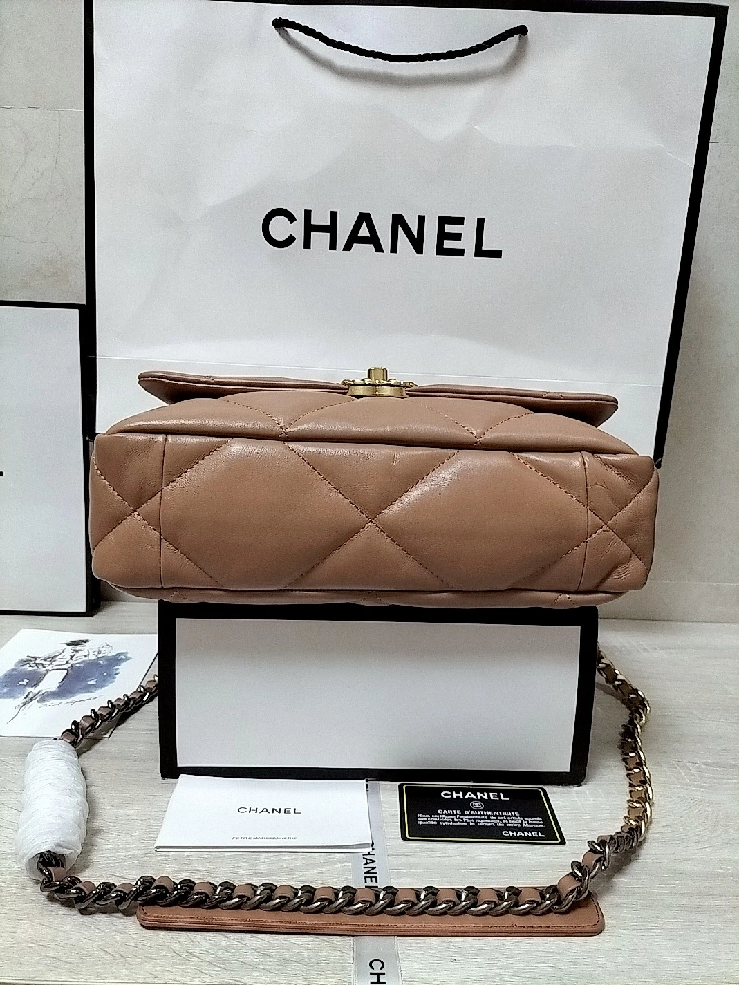 Chanel AAA Quality Messenger Bags For Women AllSeason 3859 - Image 3