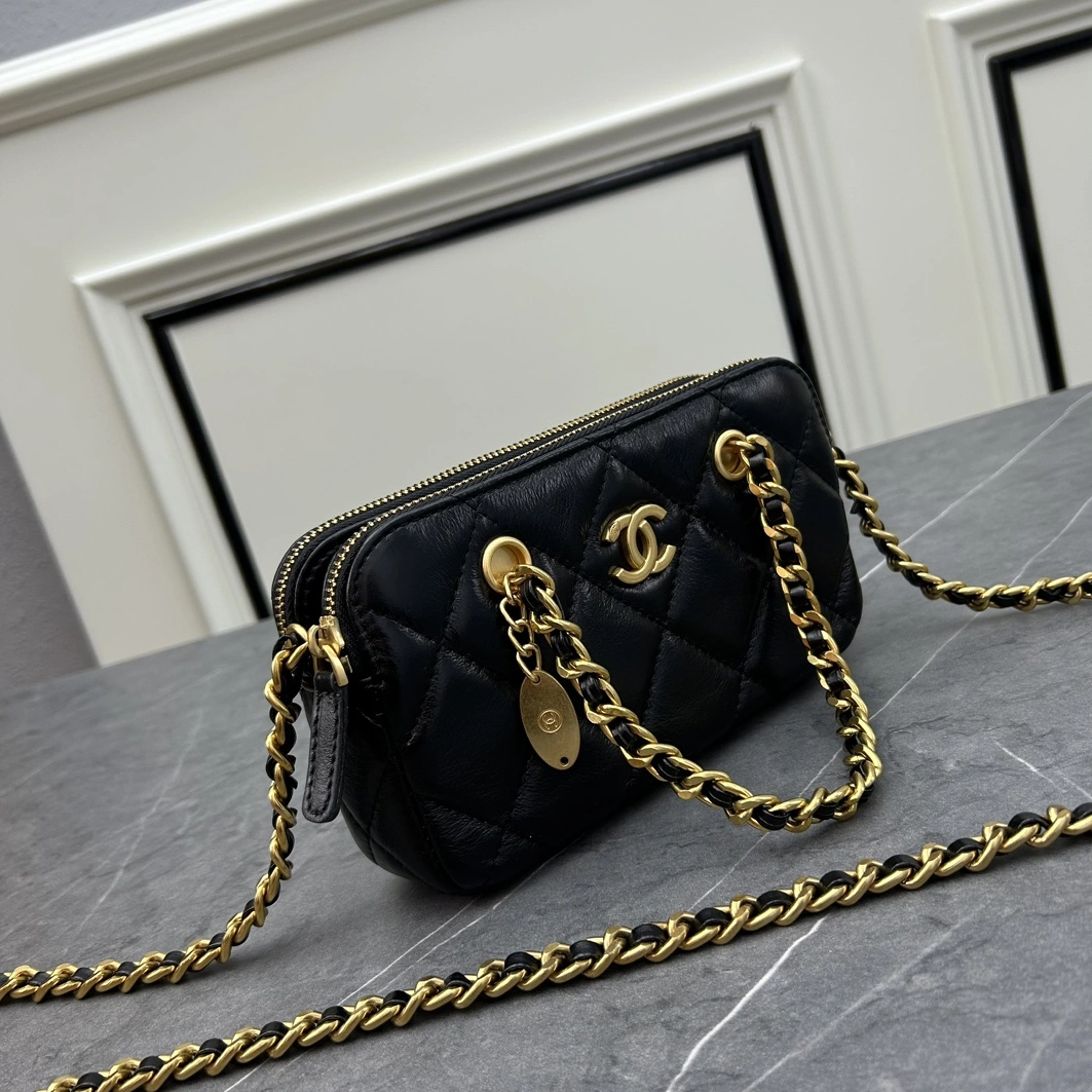 Chanel AAA Quality Messenger Bags For Women Sleek 4085