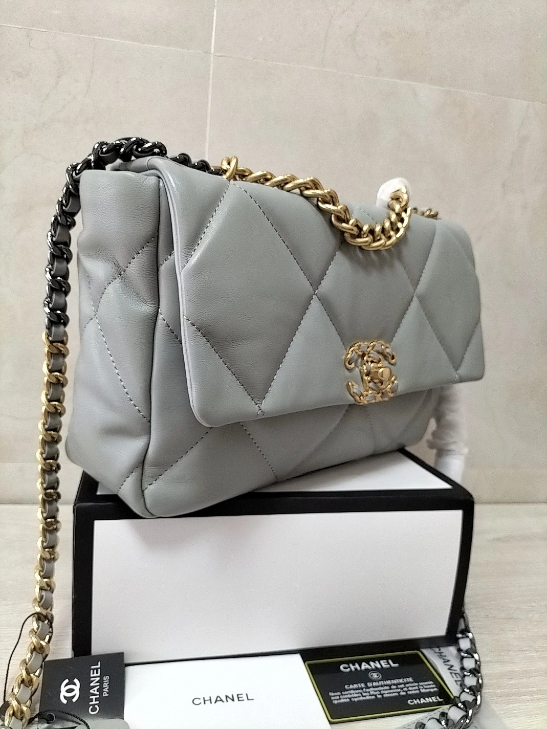 Chanel AAA Quality Messenger Bags For Women StreetReady 1840