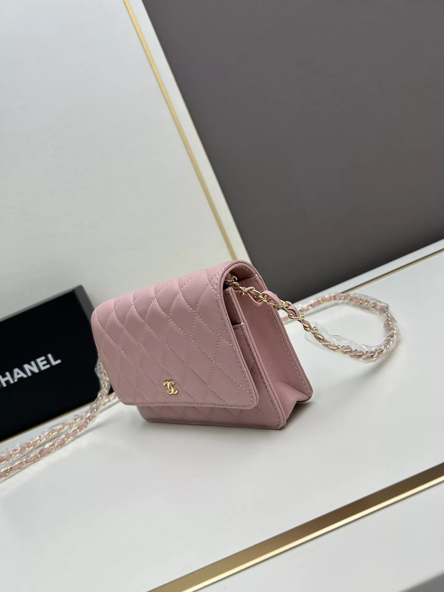 Chanel AAA Quality Messenger Bags For Women Stylish 6825