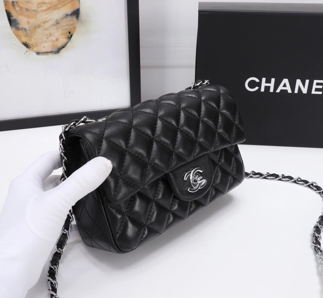 Chanel AAA Quality Messenger Bags For Women Trendy 2372