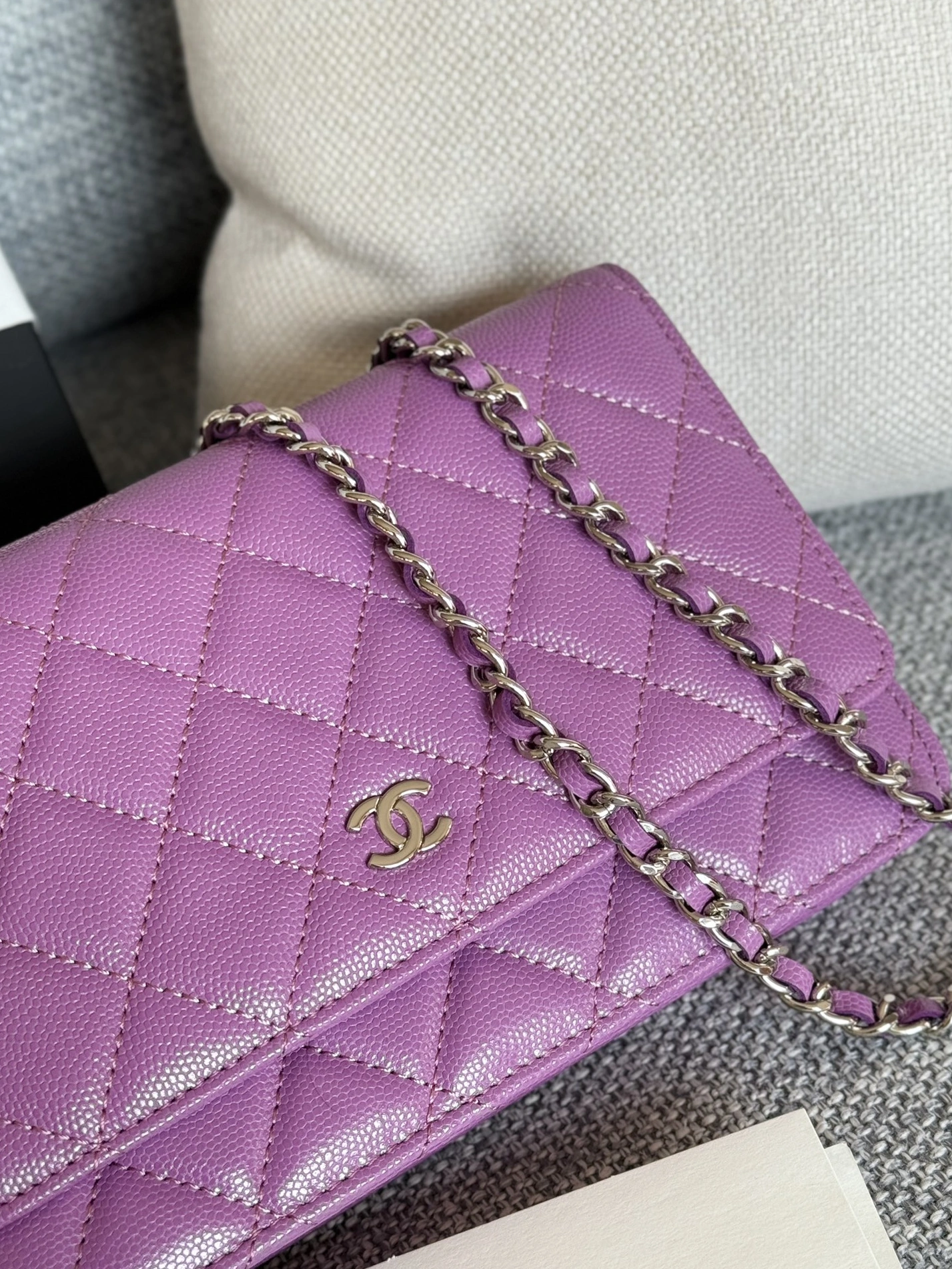 Chanel AAA Quality Messenger Bags In Silver For Women Trendy 7025 - Image 4