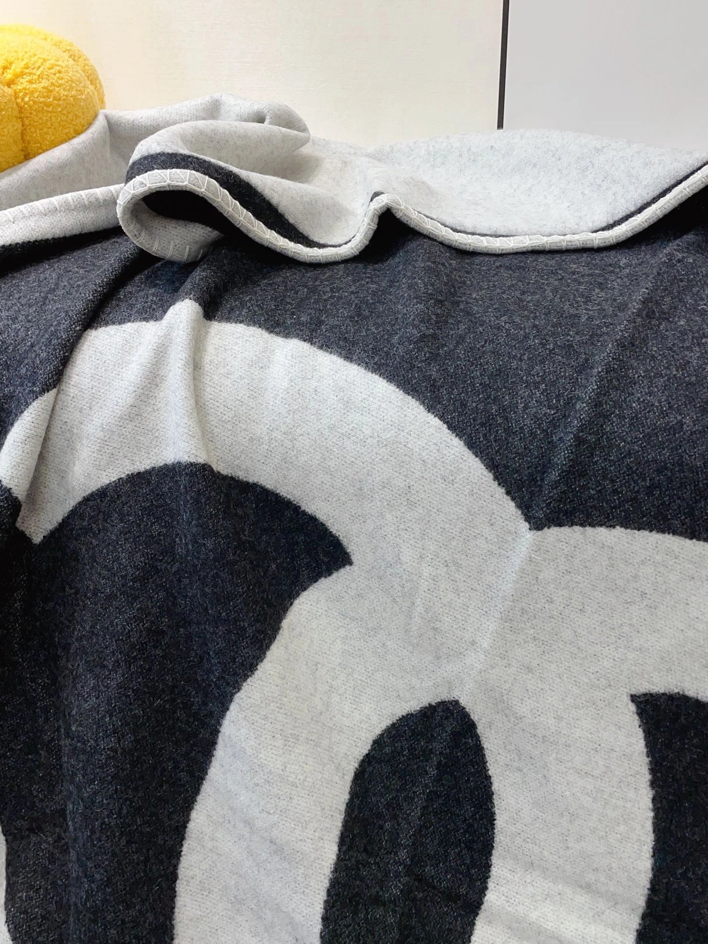 Chanel Blanket EasyMatch 9359 - Image 6