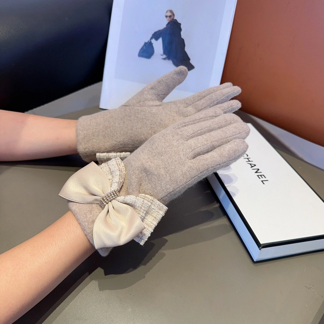 Chanel Gloves For Women Breathable 4999 - Image 4