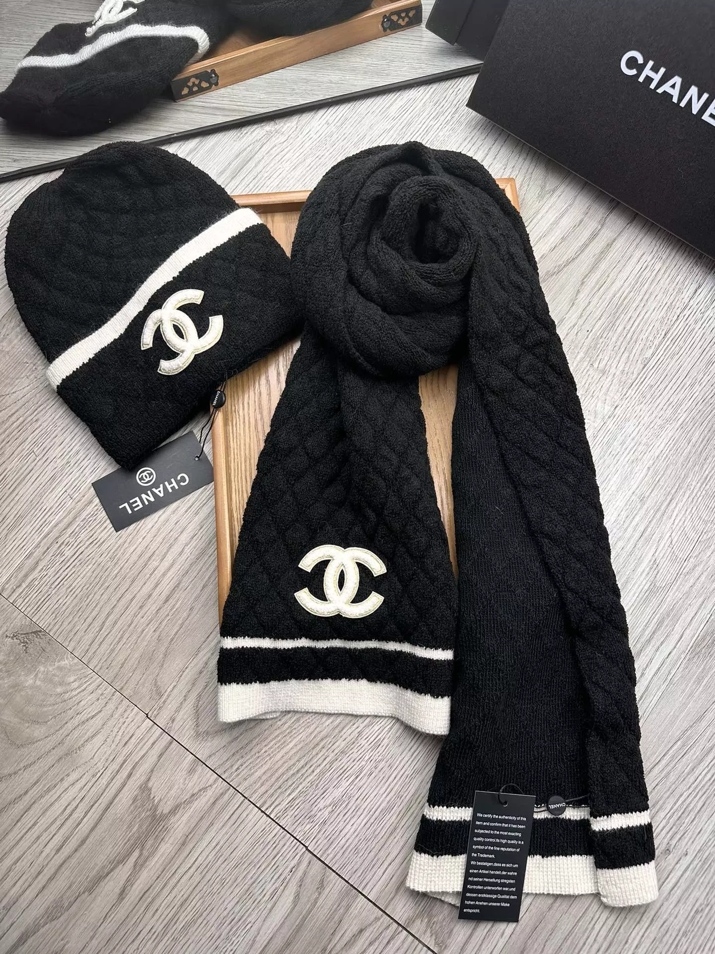 Chanel Hat and Scarf Set Compact 5331 - Image 4