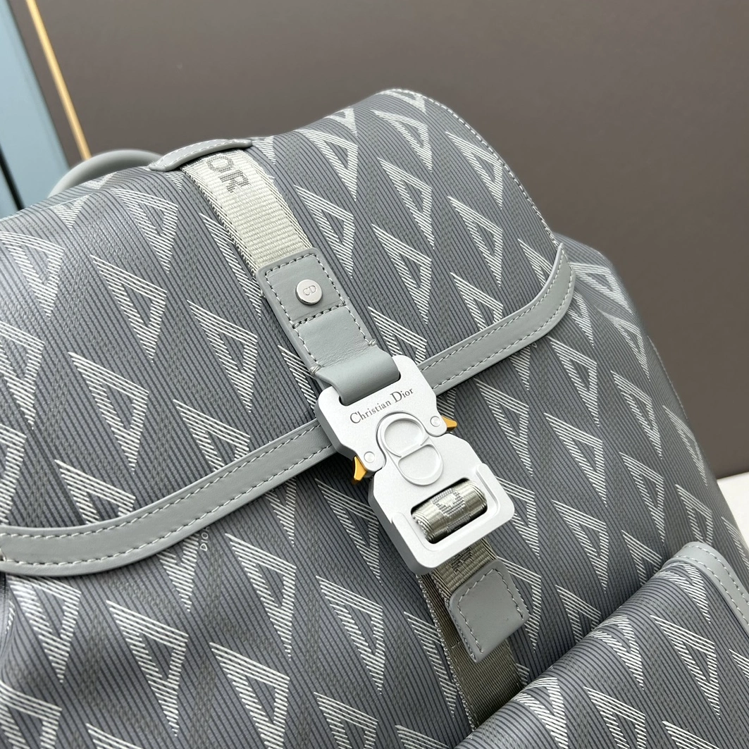 Christian Dior AAA Man Backpacks AllSeason 1012 - Image 4