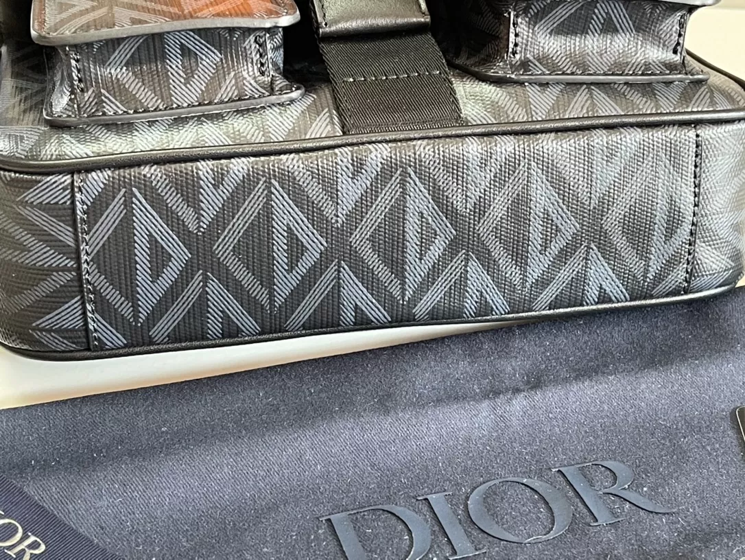 Christian Dior AAA Man Messenger Bags Comfortable 127 - Image 4