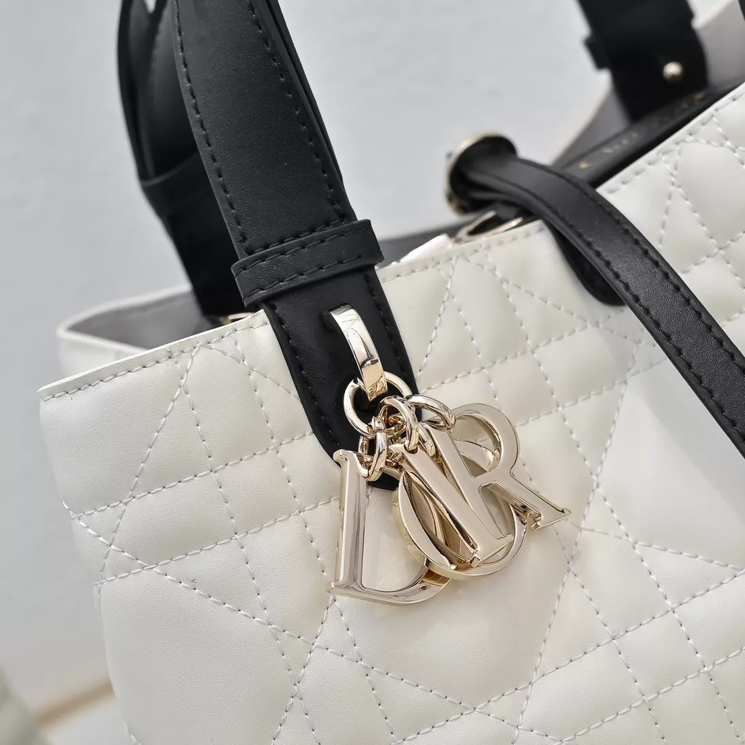 Christian Dior AAA Quality Handbags For Women Classic 6815 - Image 3