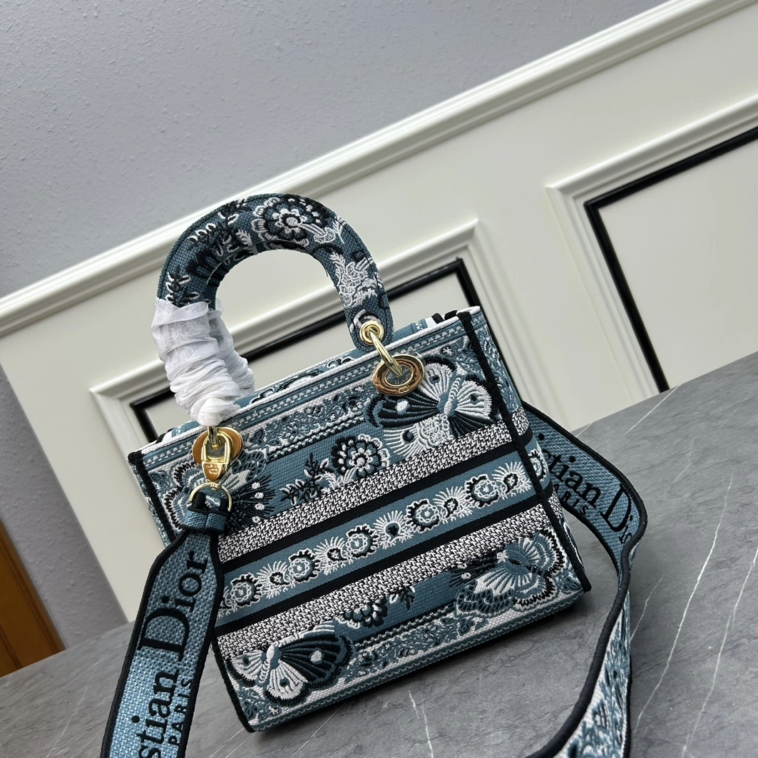 Christian Dior AAA Quality Handbags For Women Refined 5622 - Image 3