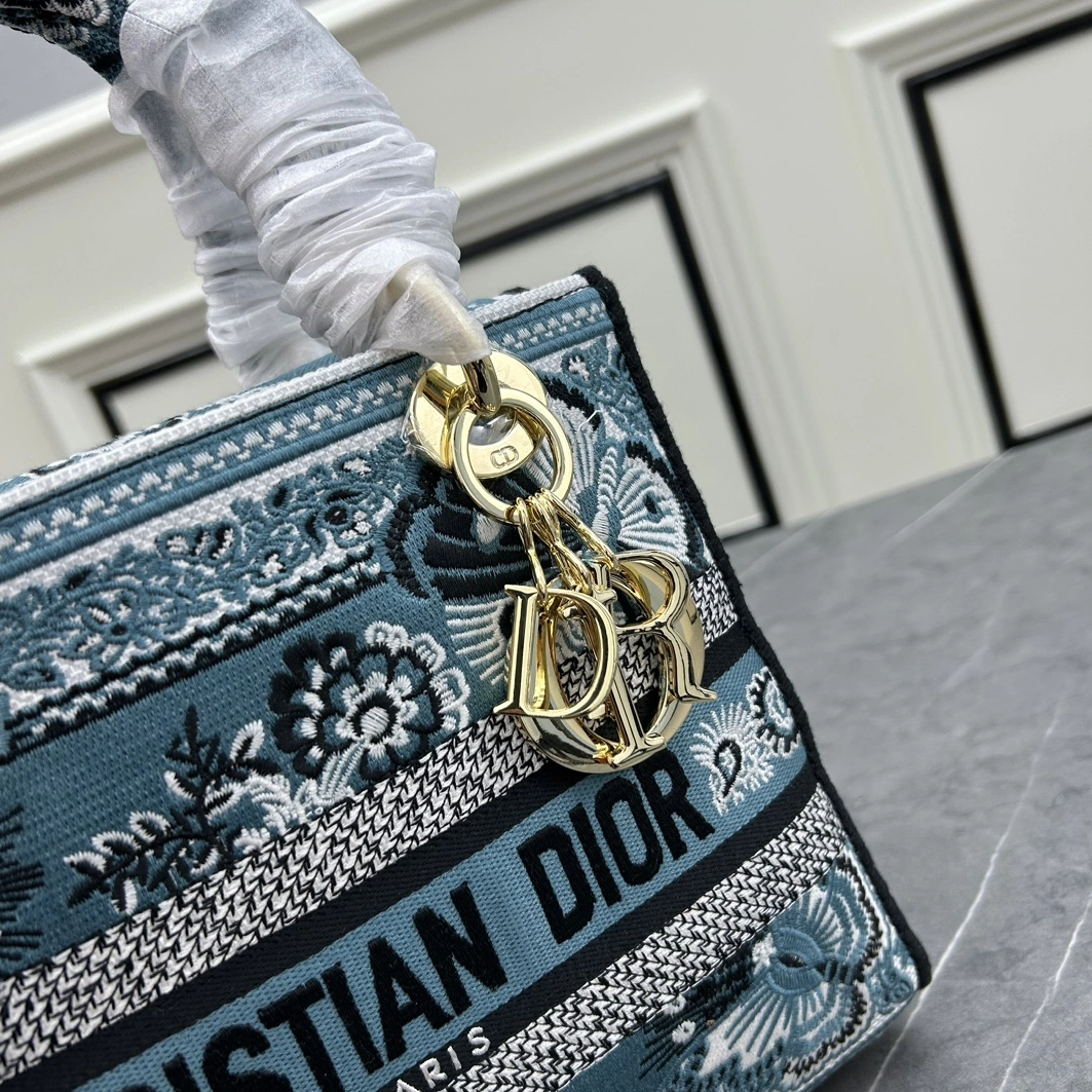 Christian Dior AAA Quality Handbags For Women Refined 5622 - Image 4