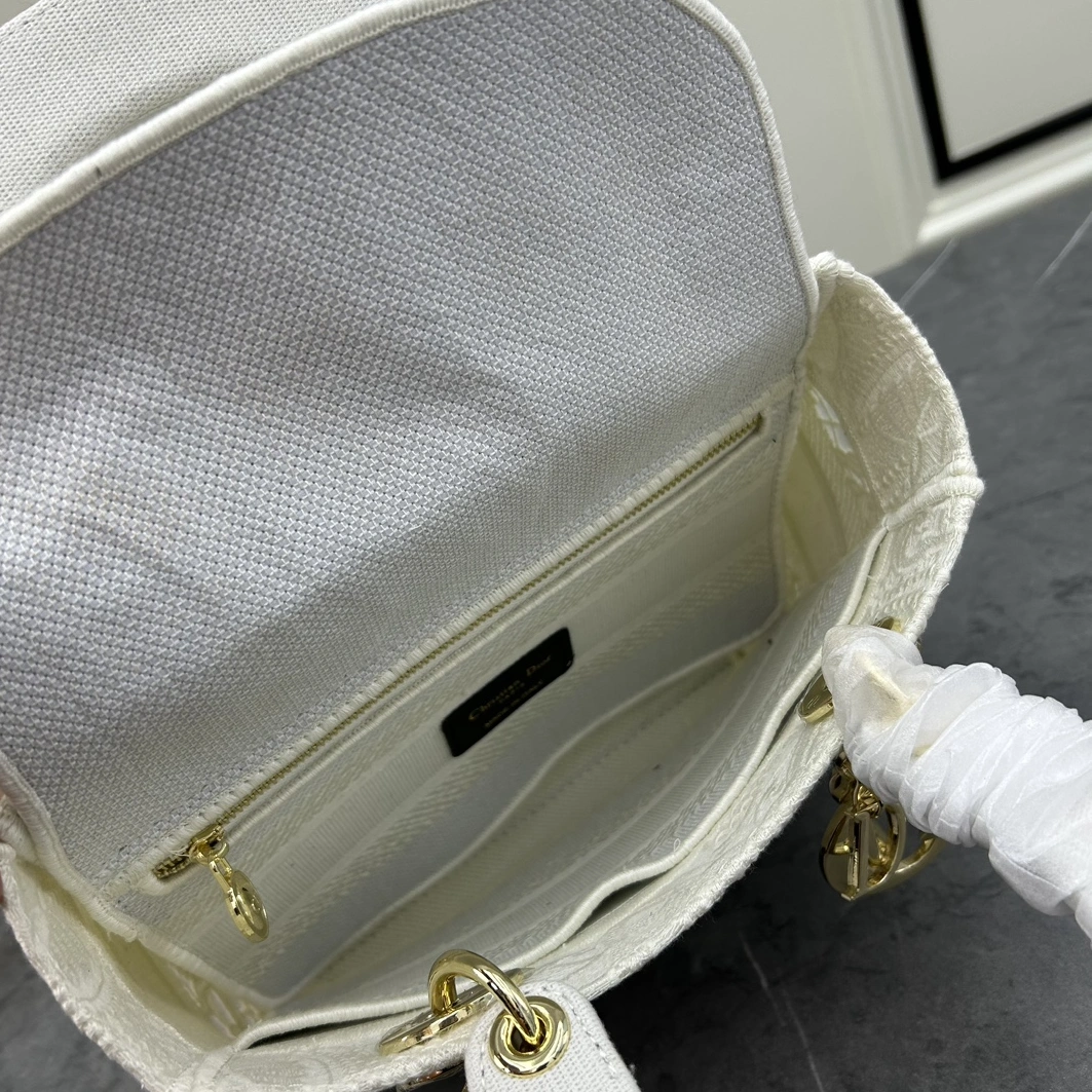 Christian Dior AAA Quality Handbags For Women Soft 3111 - Image 7