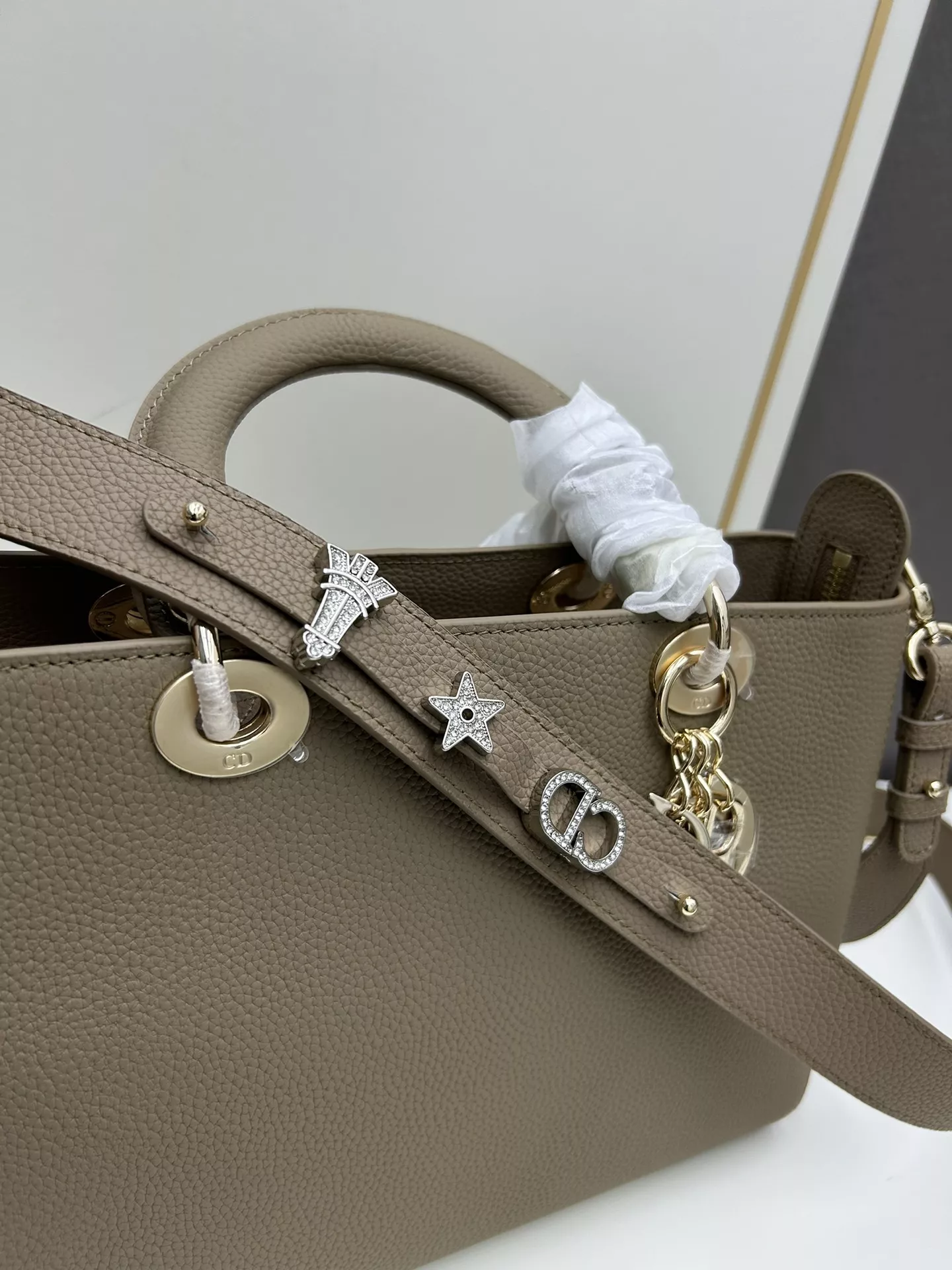 Christian Dior AAA Quality Handbags For Women Unique 7557 - Image 6