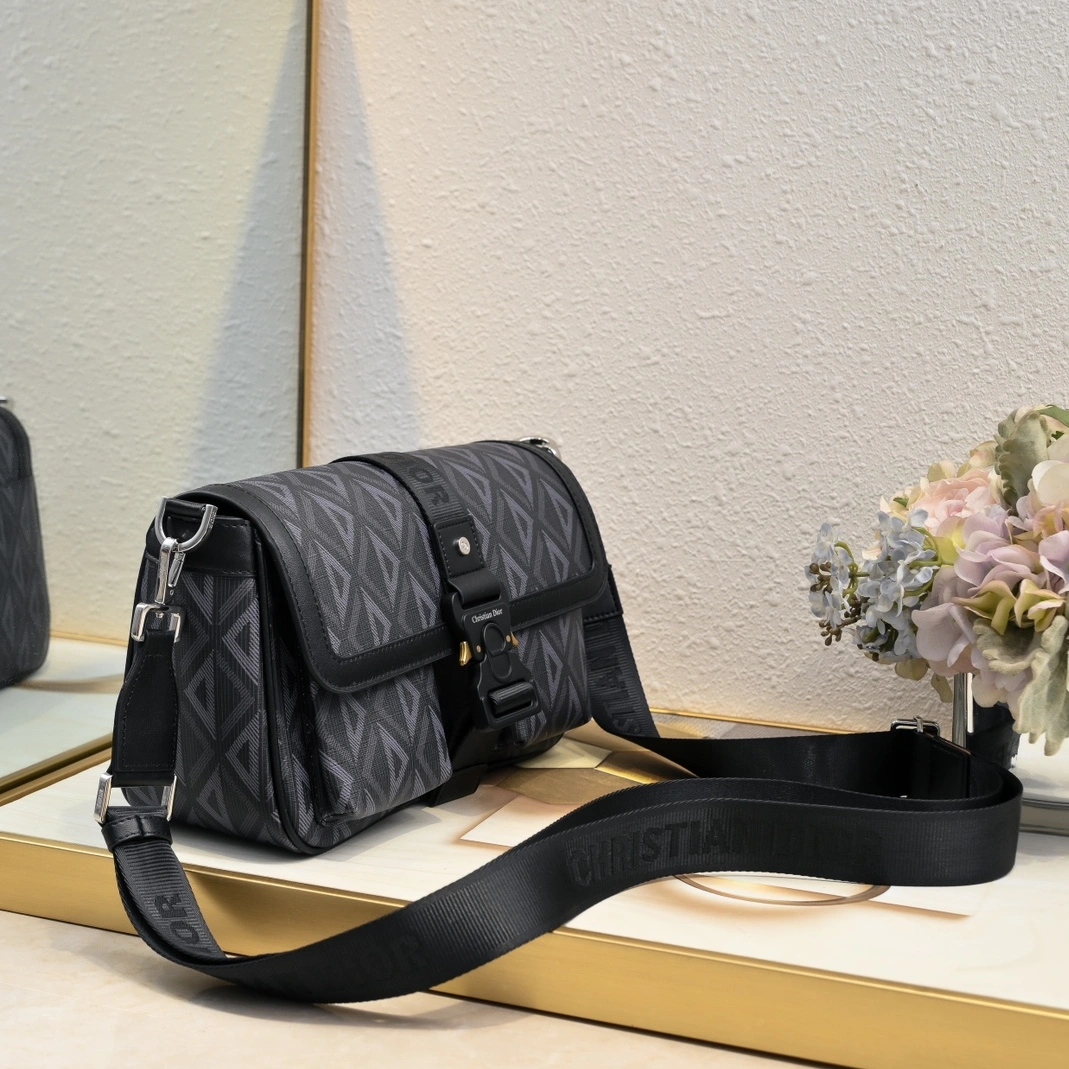Christian Dior AAA Quality Messenger Bags For Unisex Resilient 9522
