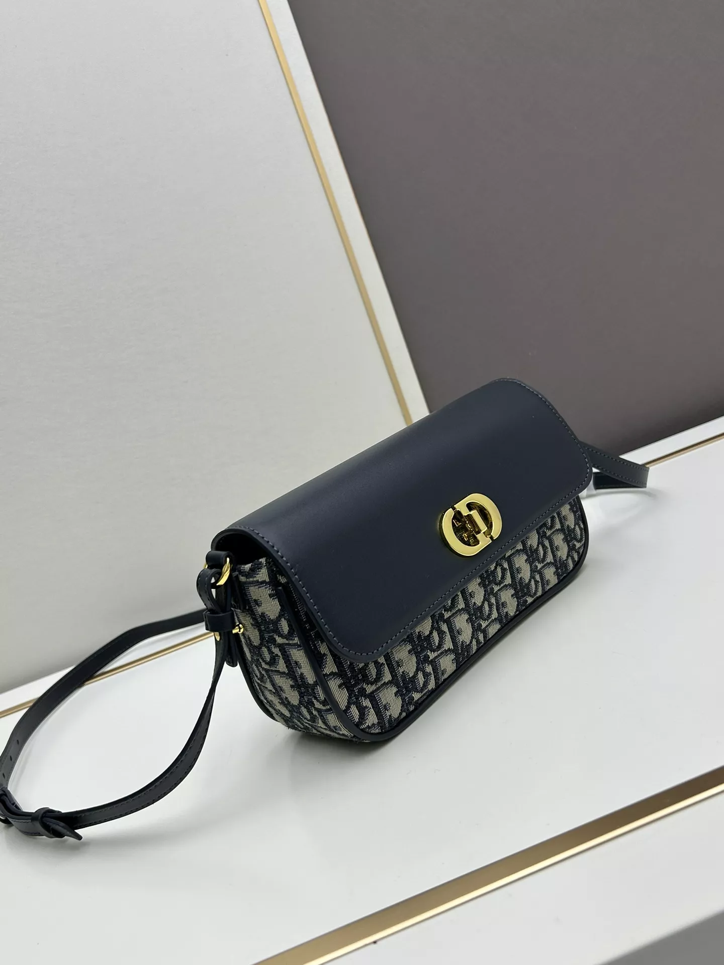 Christian Dior AAA Quality Messenger Bags For Women Elegant 1110