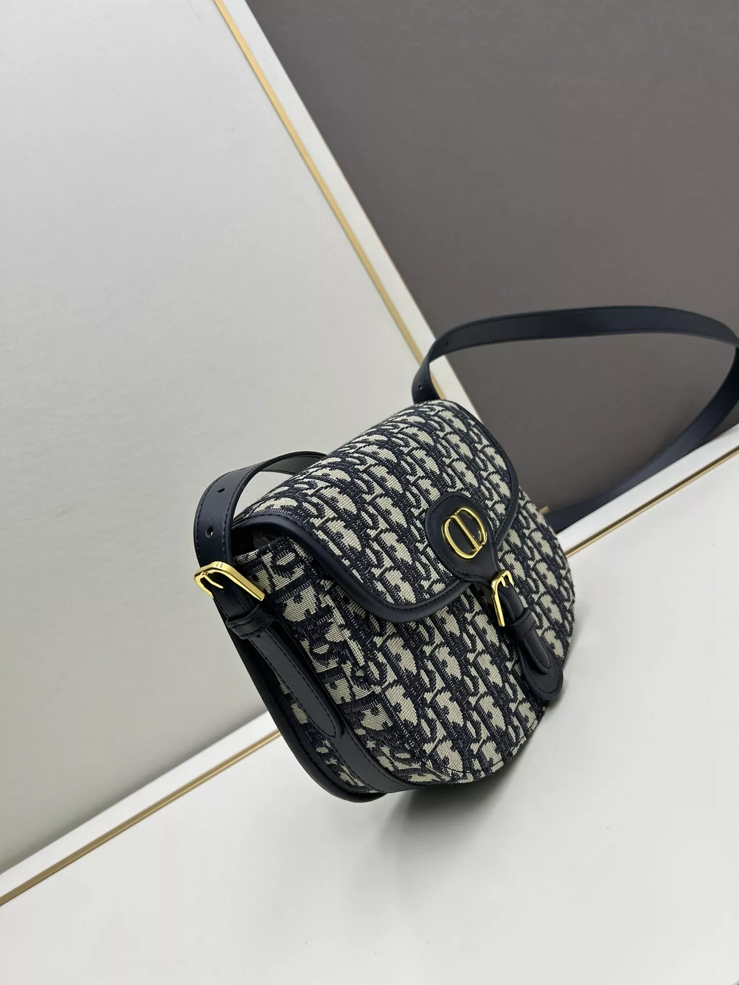 Christian Dior AAA Quality Messenger Bags For Women Elegant 8310