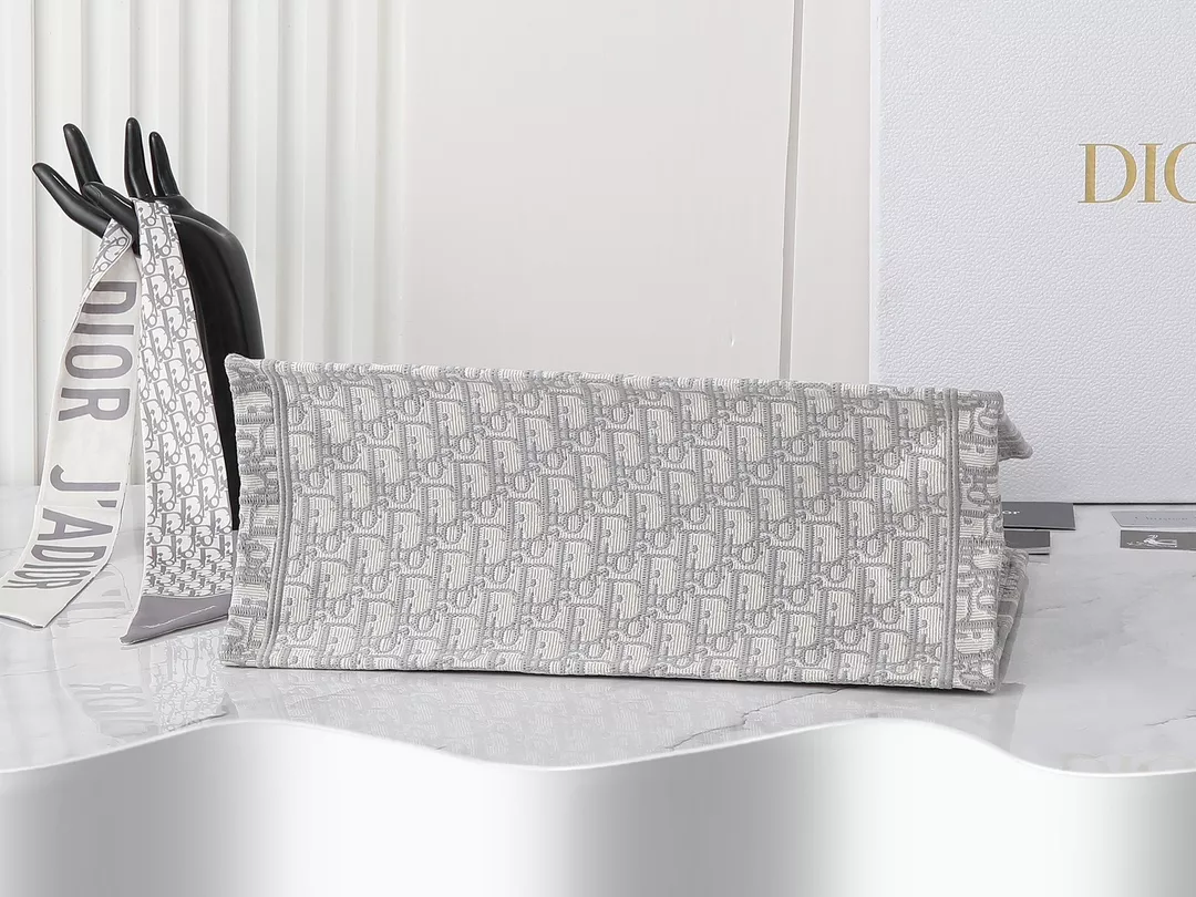 Christian Dior AAA Quality Tote-Handbags For Women Breathable 5061 - Image 7