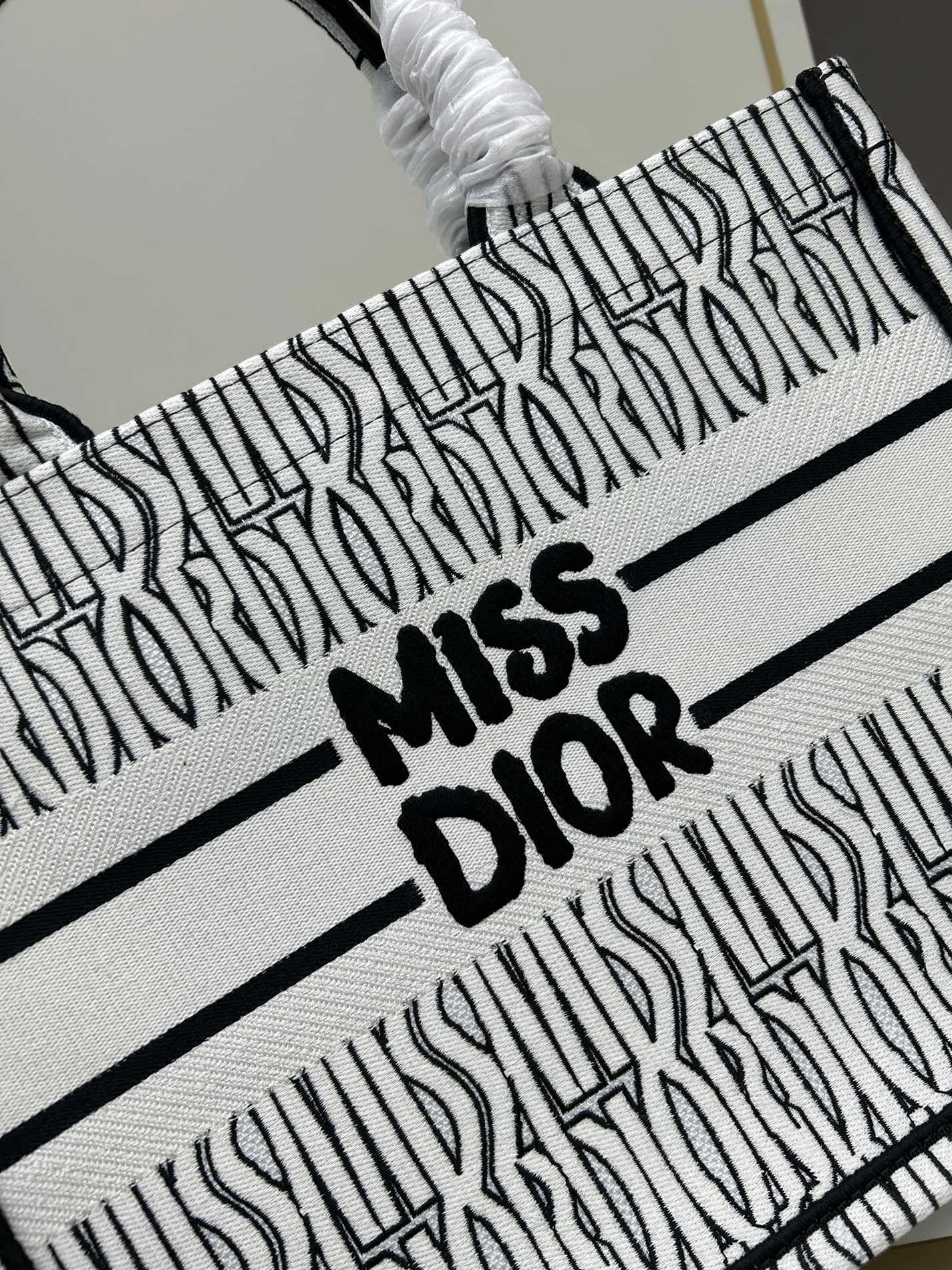 Christian Dior AAA Quality Tote-Handbags For Women Flexible 3926 - Image 4