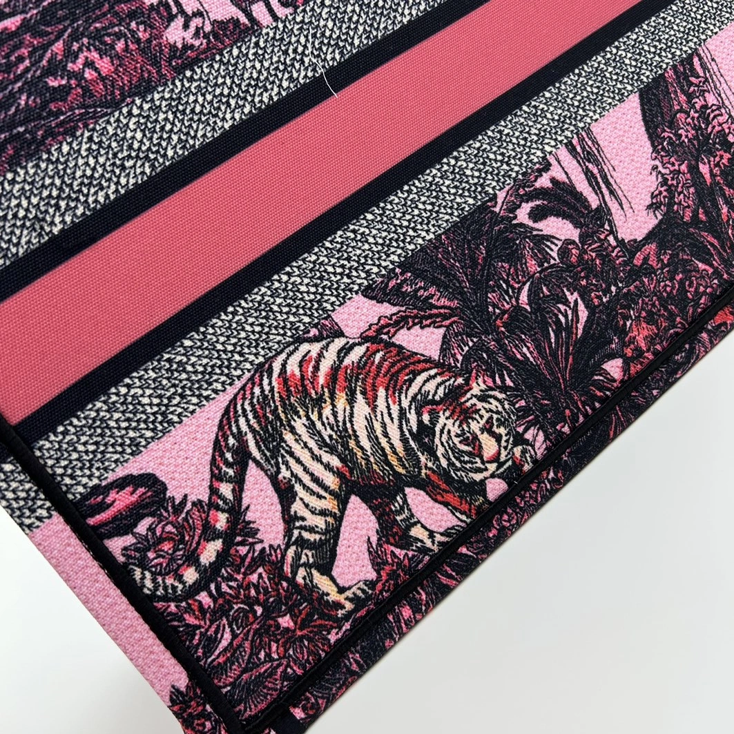 Christian Dior AAA Quality Tote-Handbags For Women StreetReady 5560 - Image 5