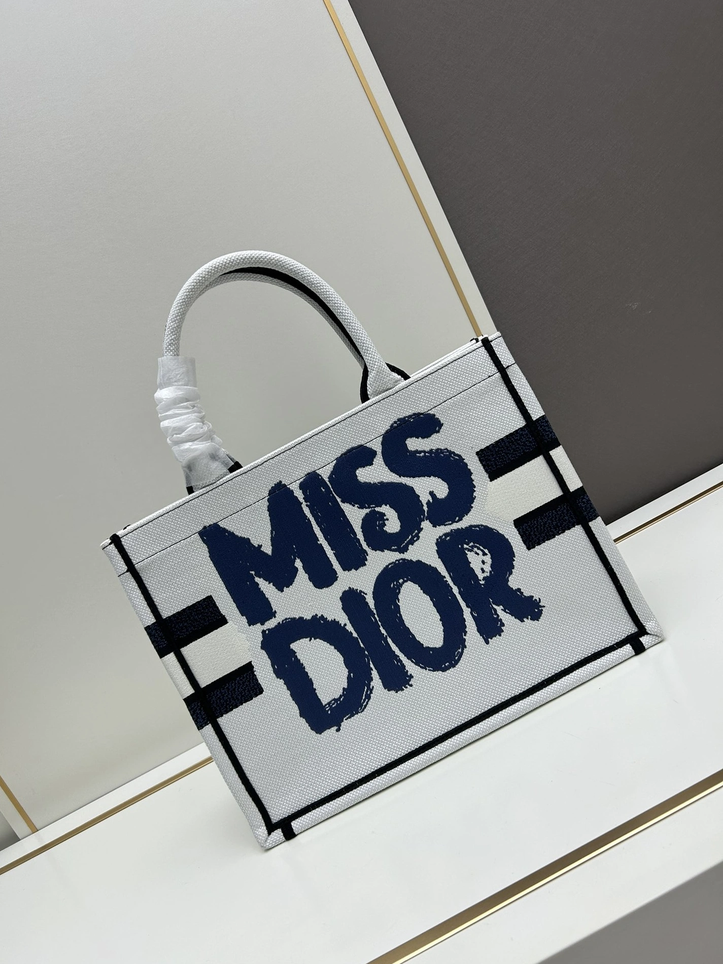 Christian Dior AAA Quality Tote-Handbags For Women StreetReady 6404 - Image 3