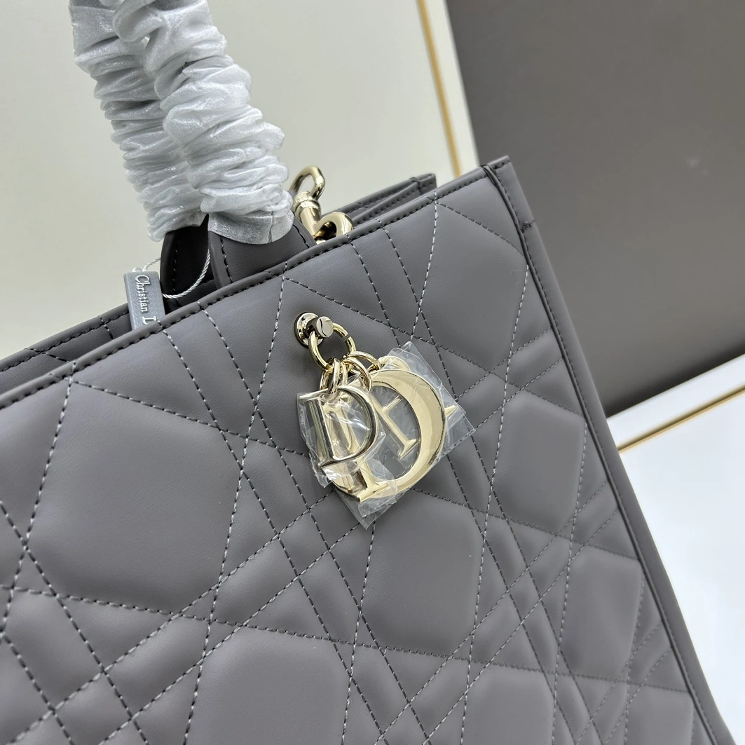 Christian Dior AAA Quality Tote-Handbags For Women Timeless 647 - Image 4