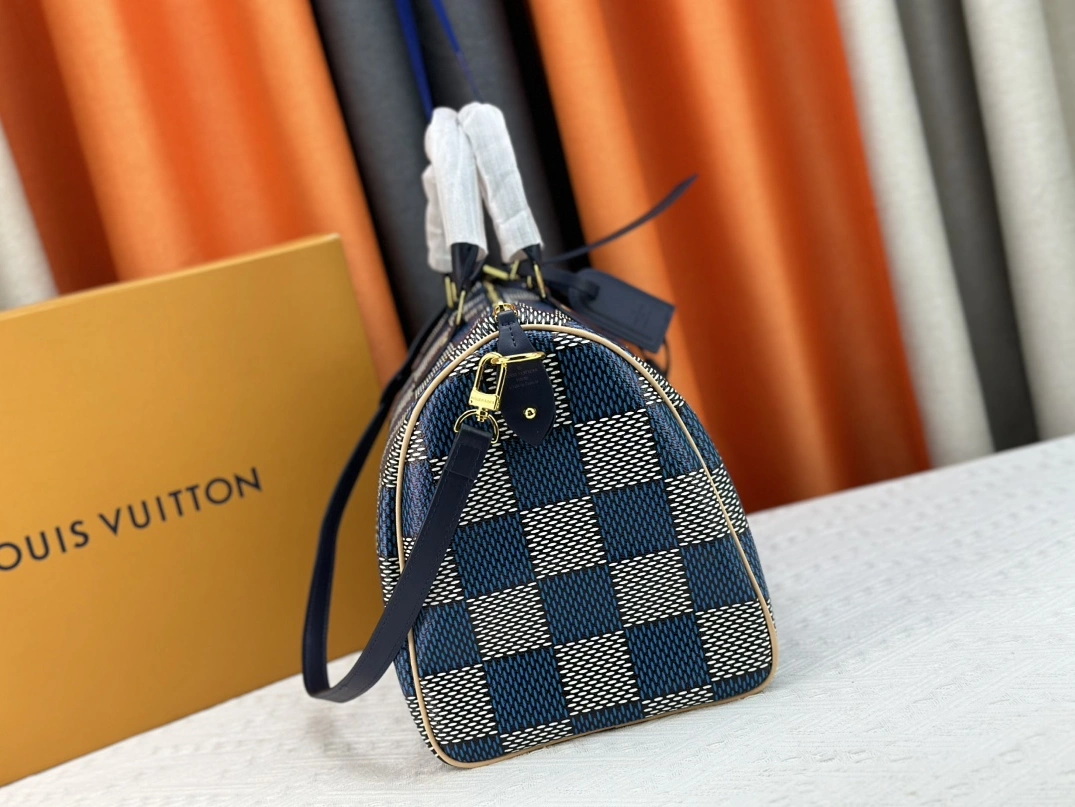 Classic 1483 Louis Vuitton Travel Bags For Women - Image 3