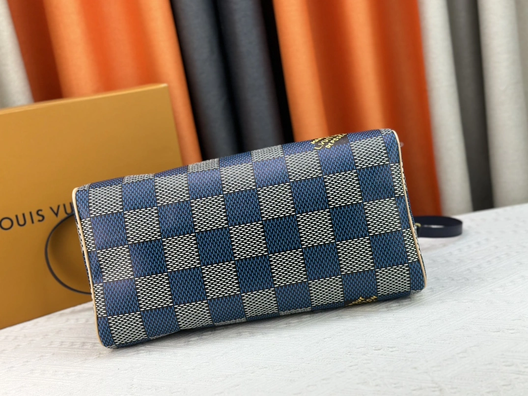 Classic 1483 Louis Vuitton Travel Bags For Women - Image 5