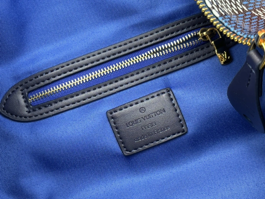 Classic 1483 Louis Vuitton Travel Bags For Women - Image 7