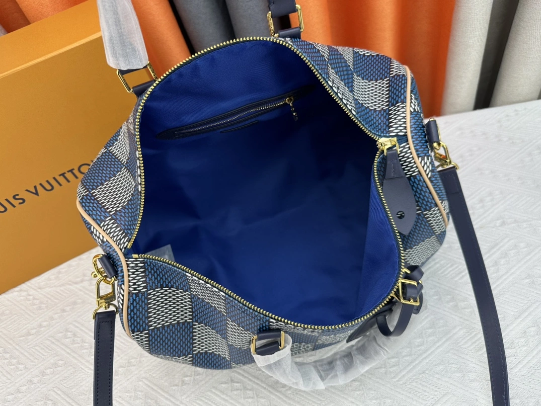 Classic 1483 Louis Vuitton Travel Bags For Women - Image 8