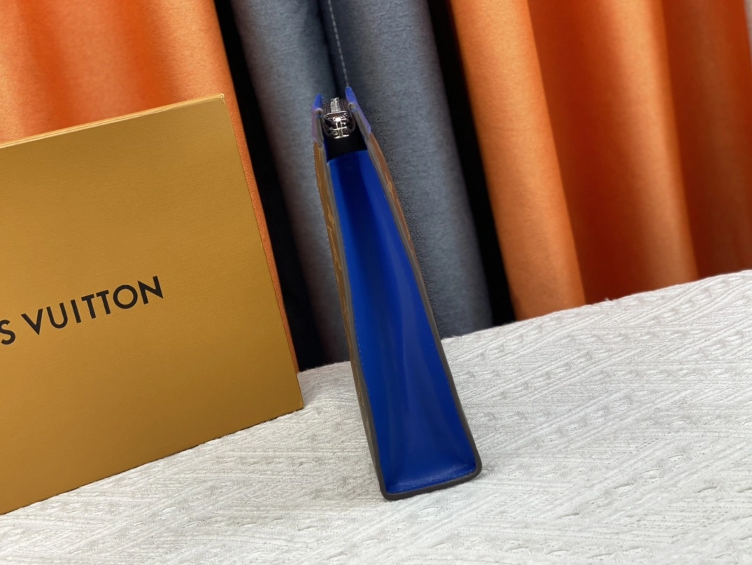 Classic 2480 Louis Vuitton LV Wallets For Unisex - Image 3