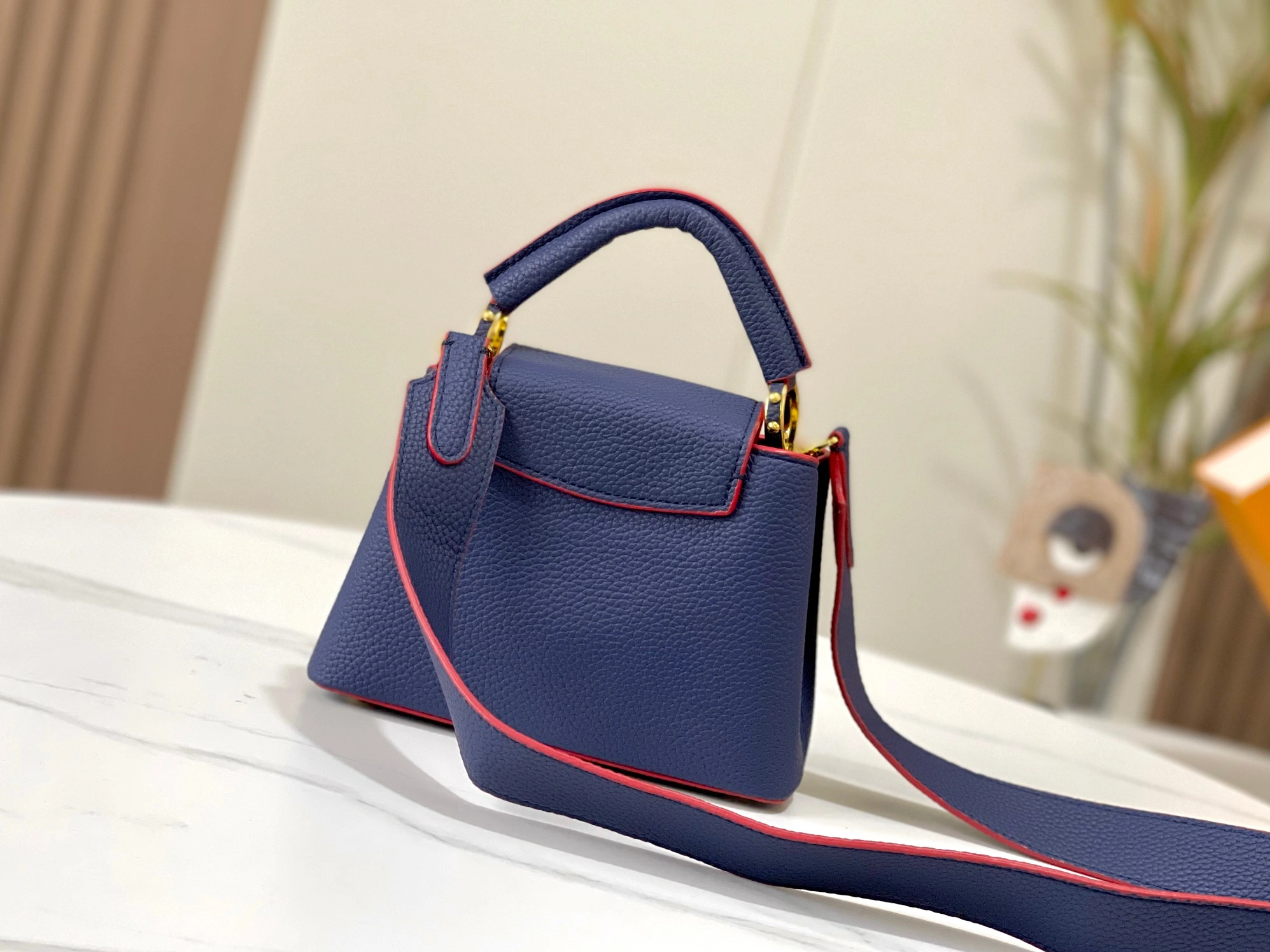 Classic 6907 Louis Vuitton AAA Quality Messenger Bags For Women - Image 3