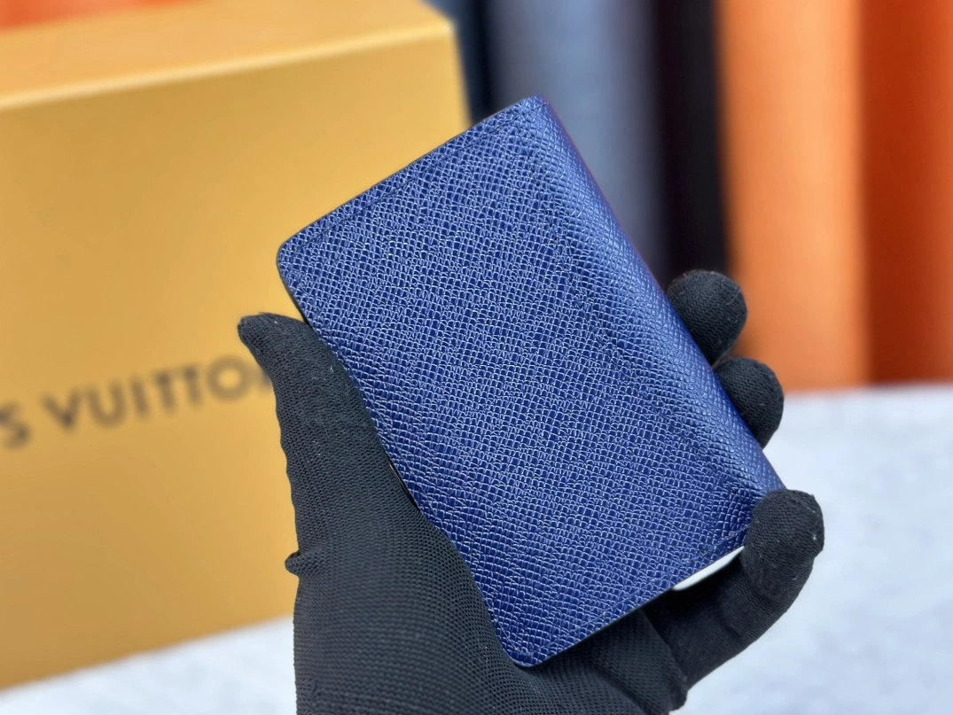 Comfortable 1573 Louis Vuitton LV Card Case In Blue For Unisex